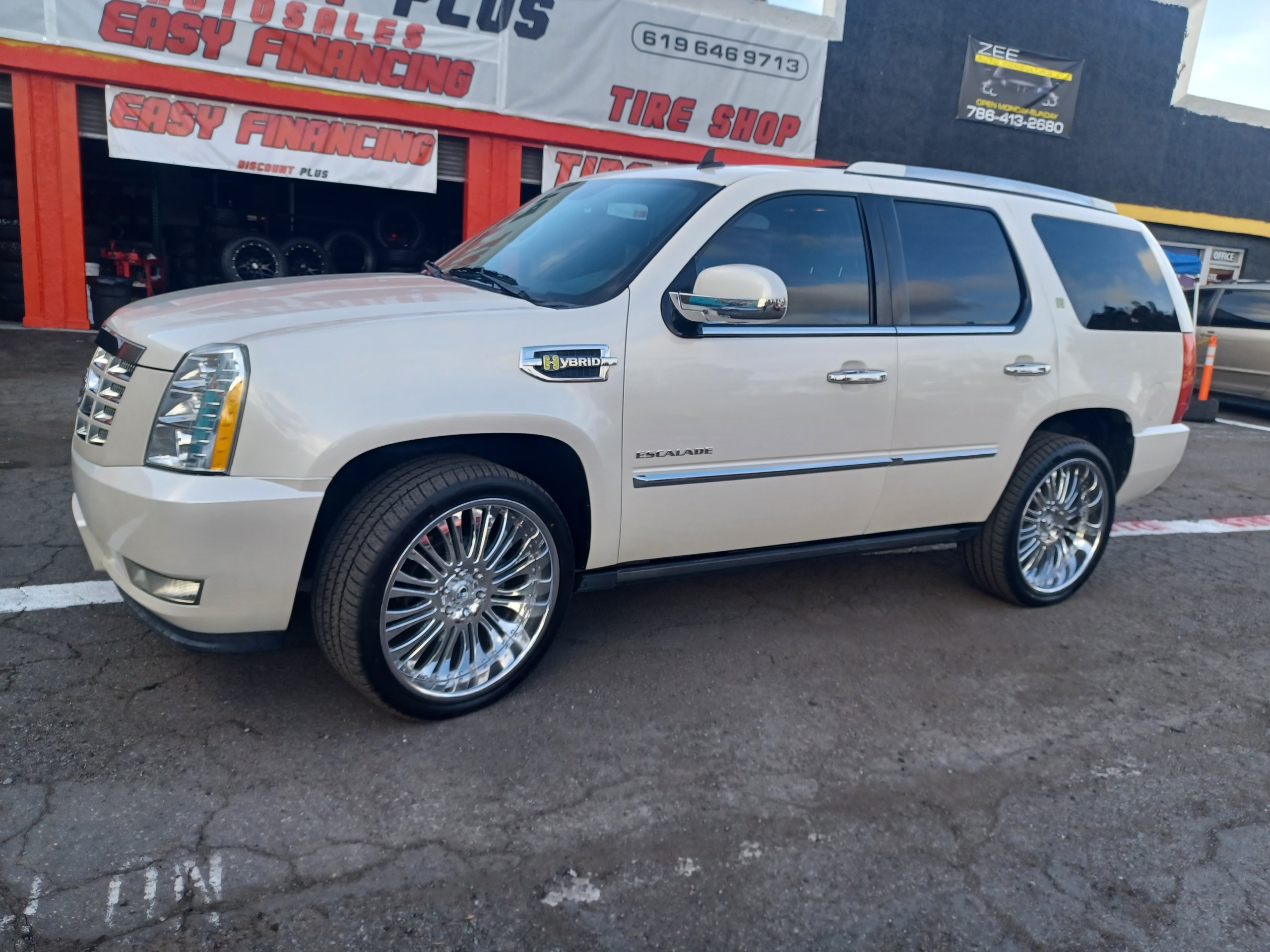 2013 Cadillac escalade HYBRID 71000 original miles