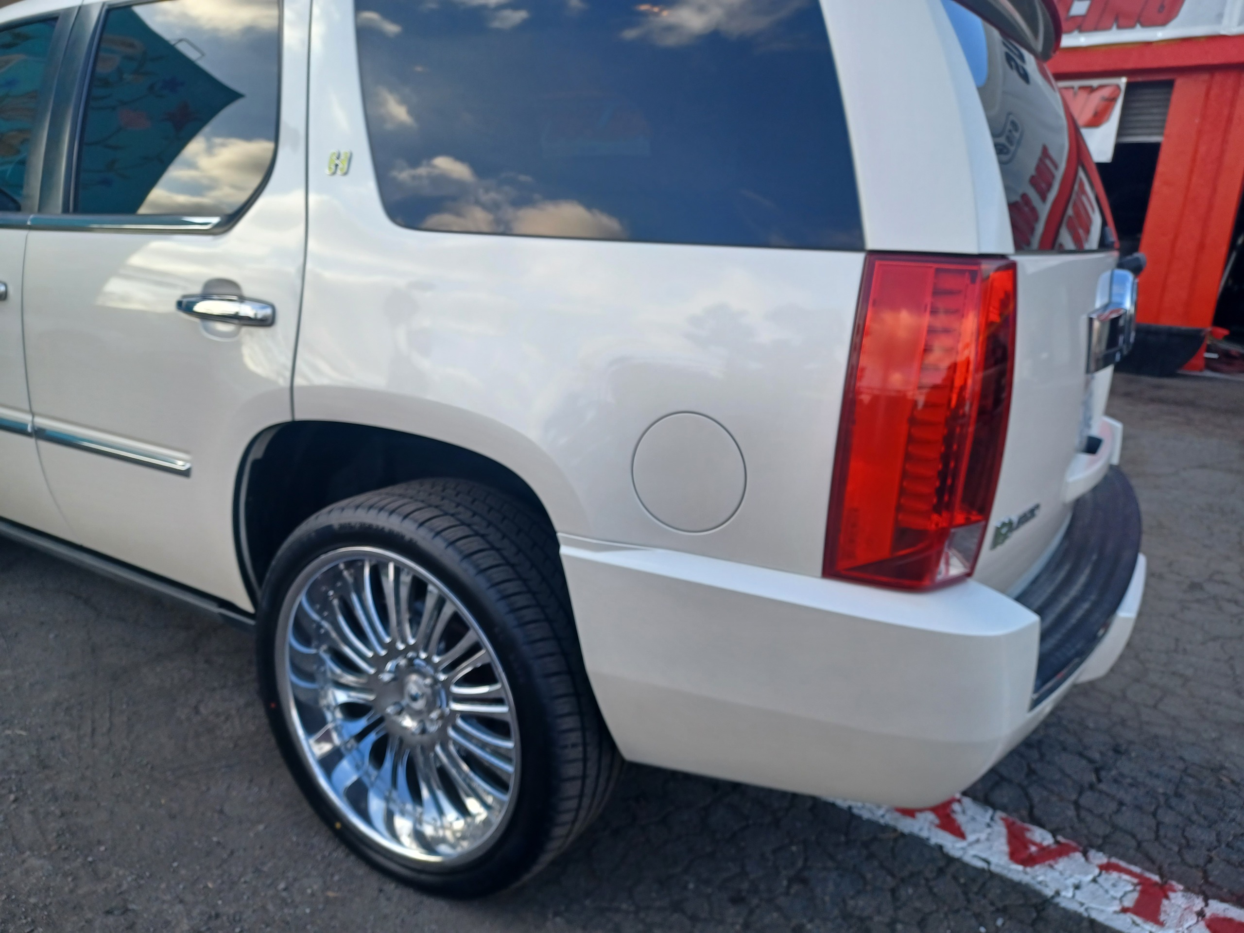 2013 Cadillac escalade HYBRID 71000 original miles