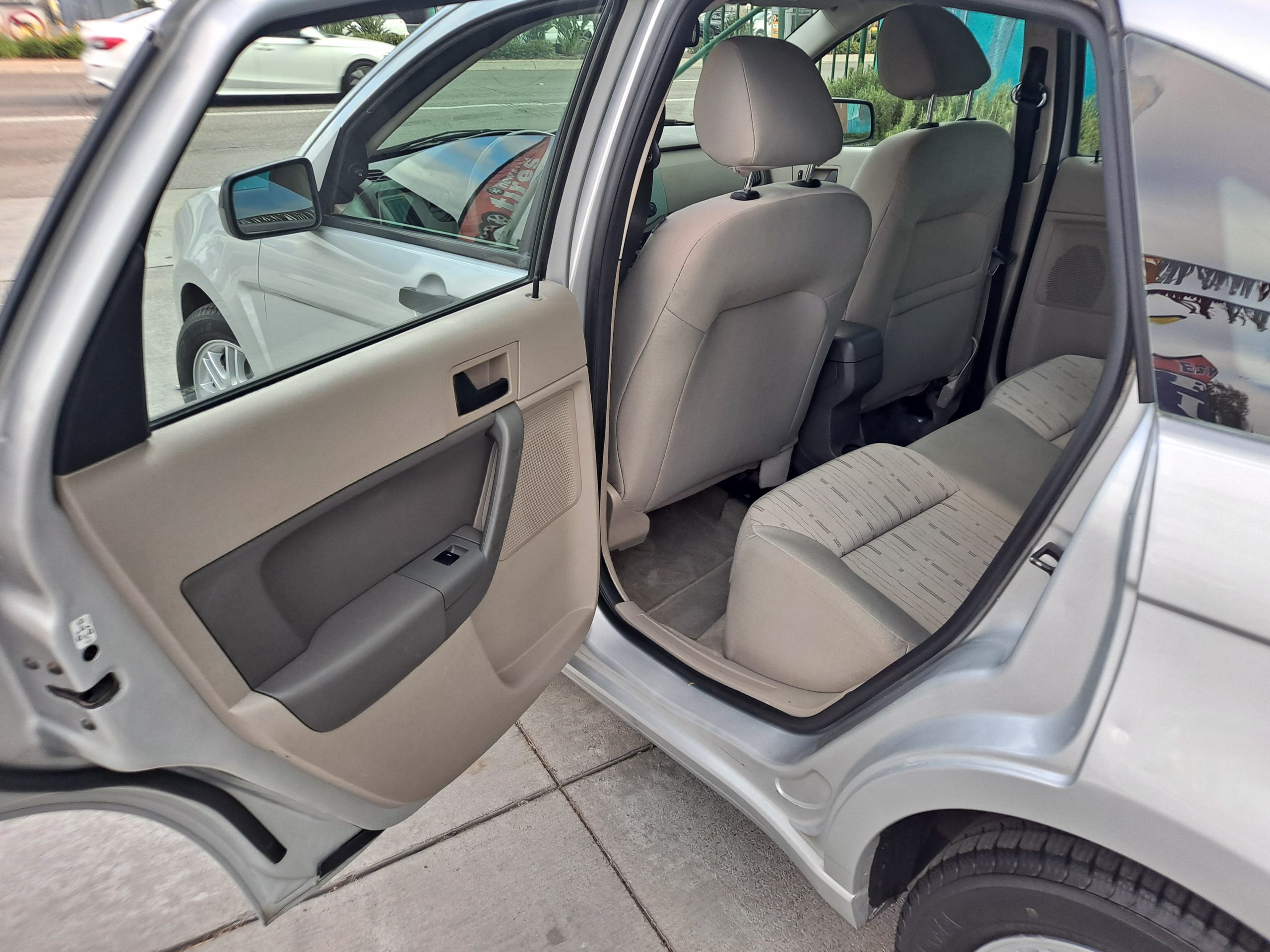 2009 ford focus 5 speed 73000 miles