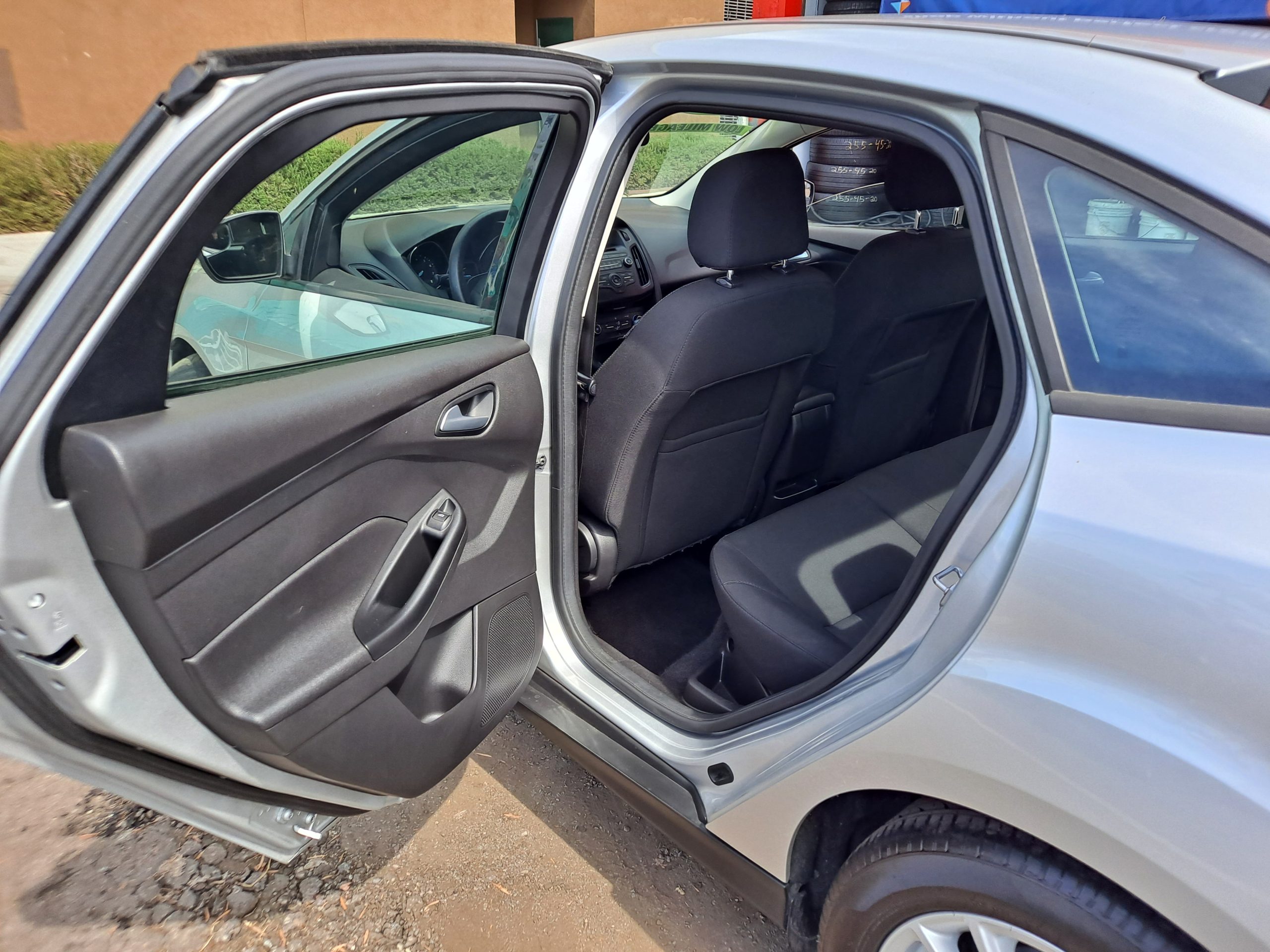2017 FORD FOCUS SE 90000 MILES